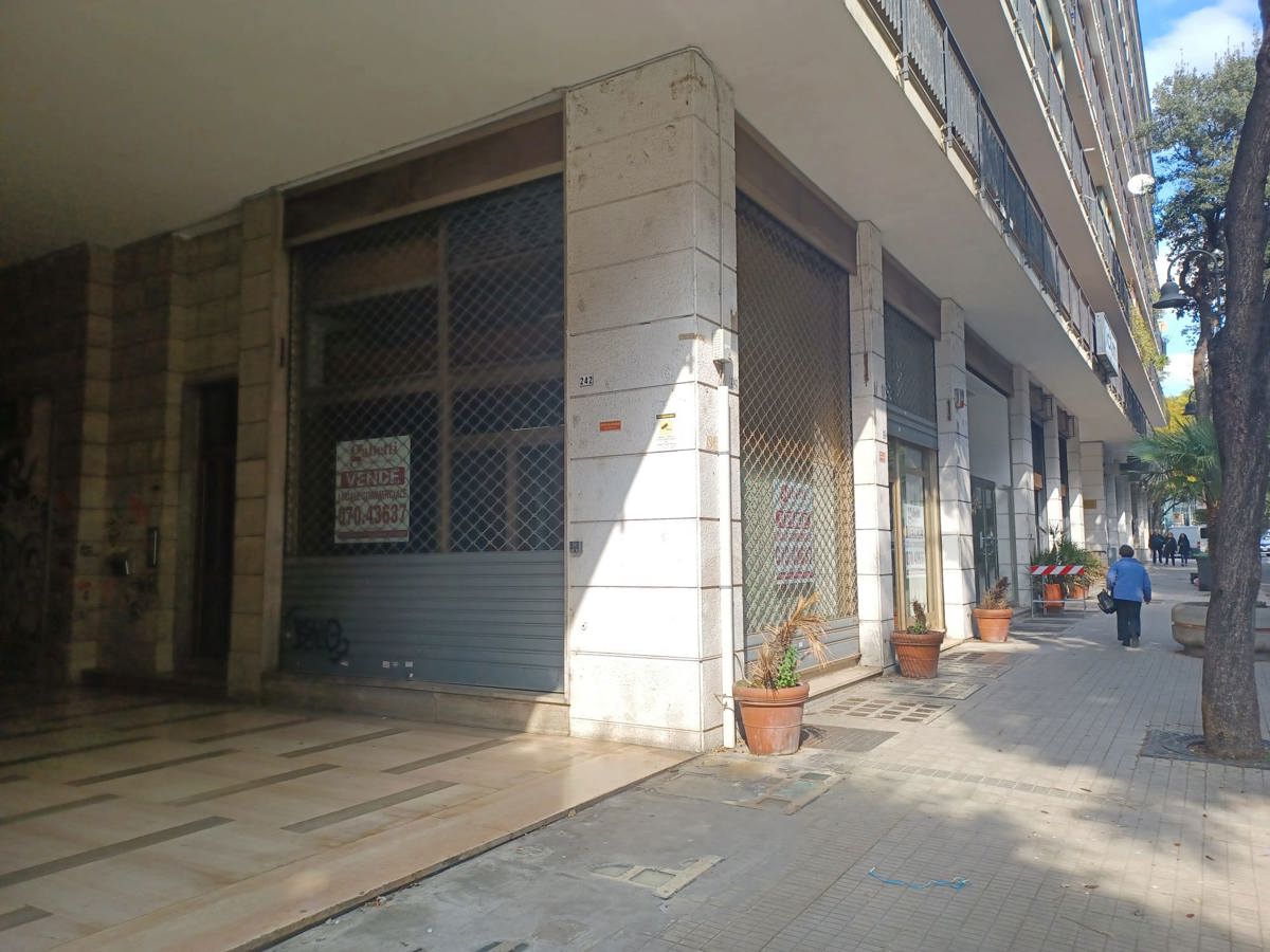 Negozio in vendita a Cagliari (CA)