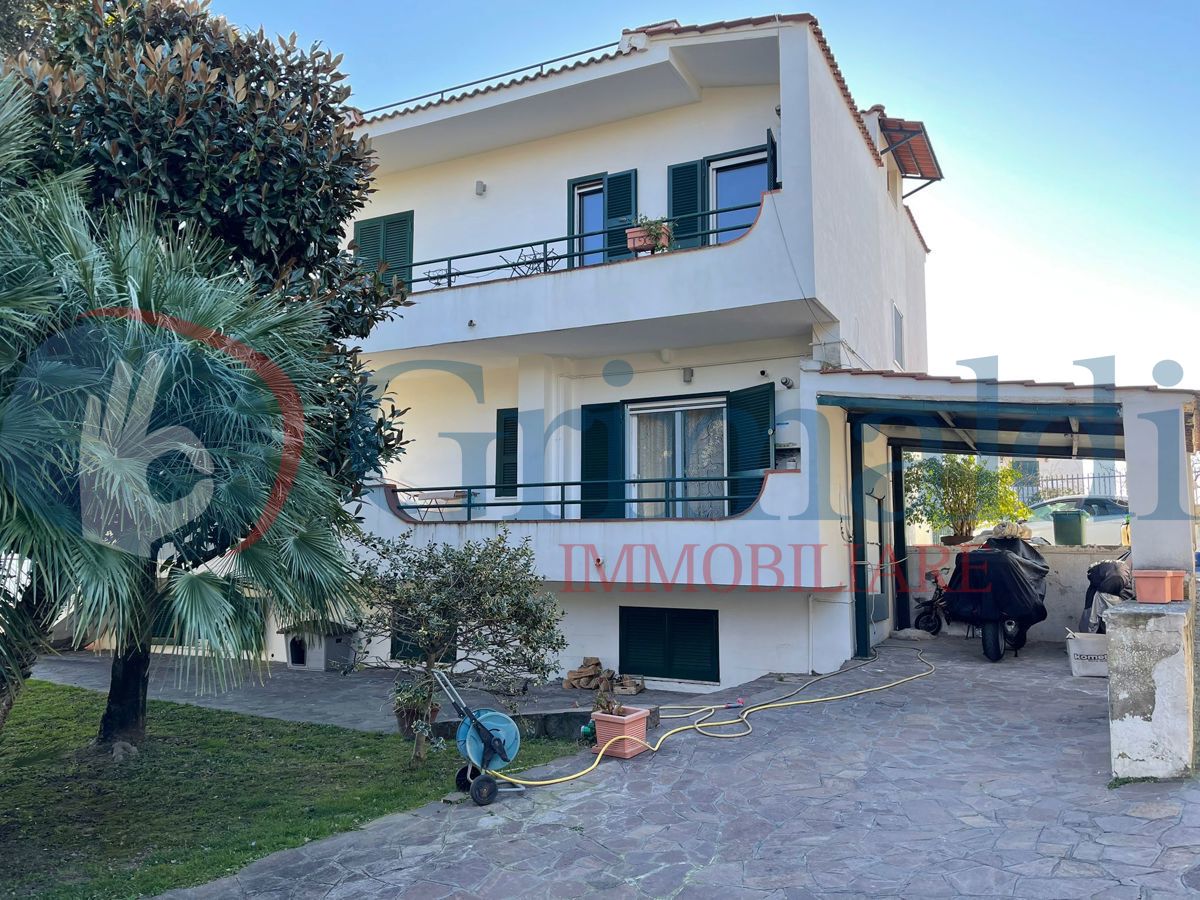 Foto 1 di 42 - Villa in vendita a Giugliano in Campania