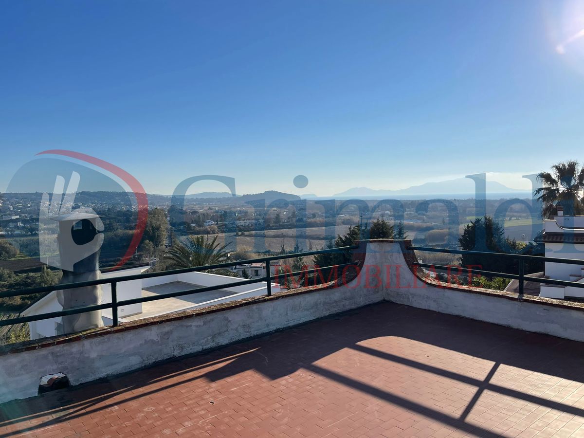 Foto 2 di 42 - Villa in vendita a Giugliano in Campania