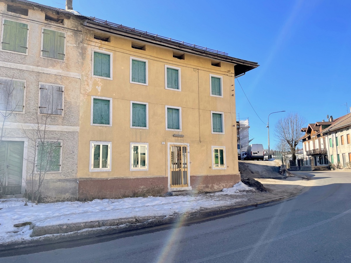 Foto 6 di 9 - Palazzo o stabile in vendita a Roana