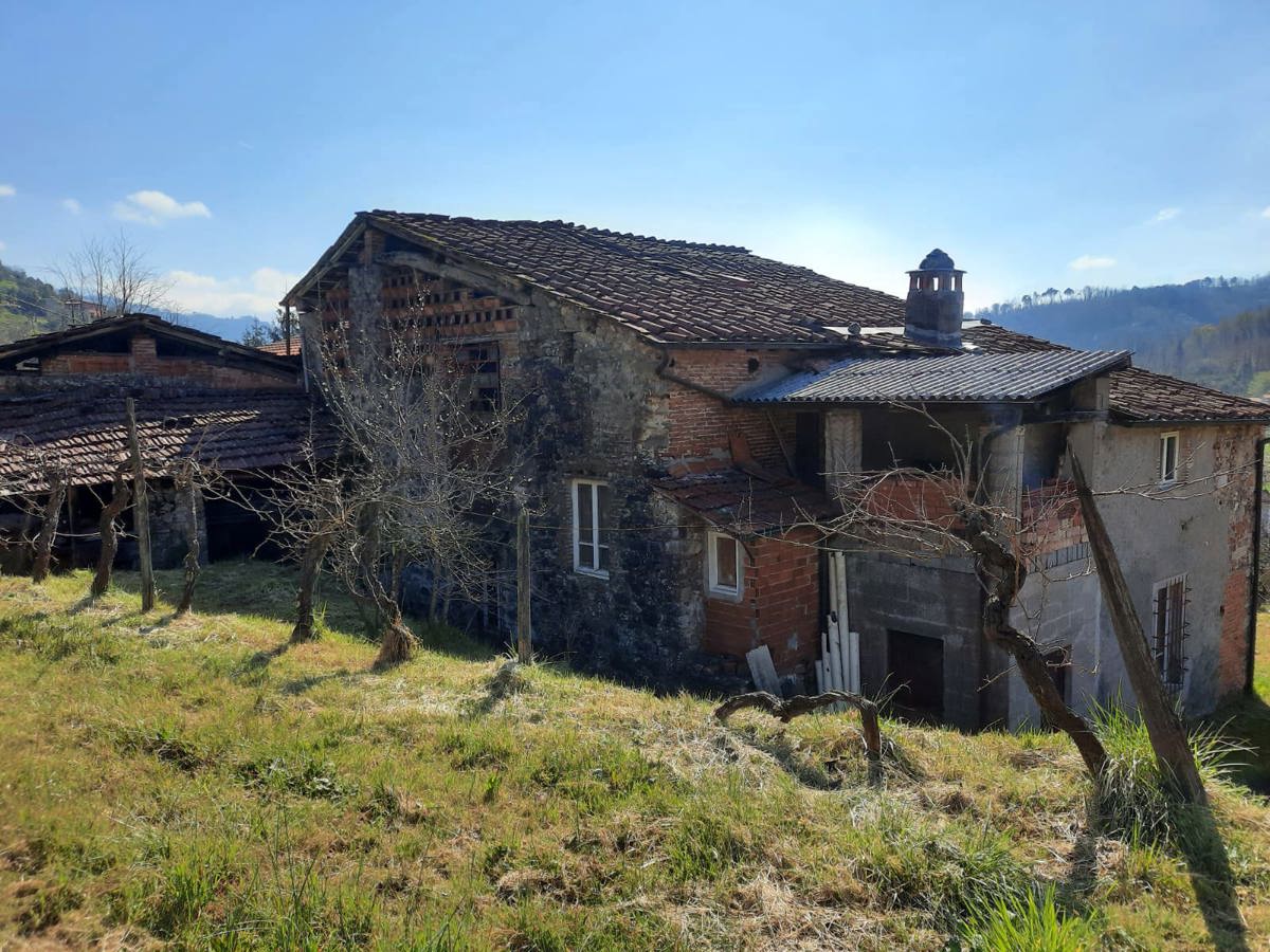 Foto 7 di 11 - Casa indipendente in vendita a Borgo A Mozzano
