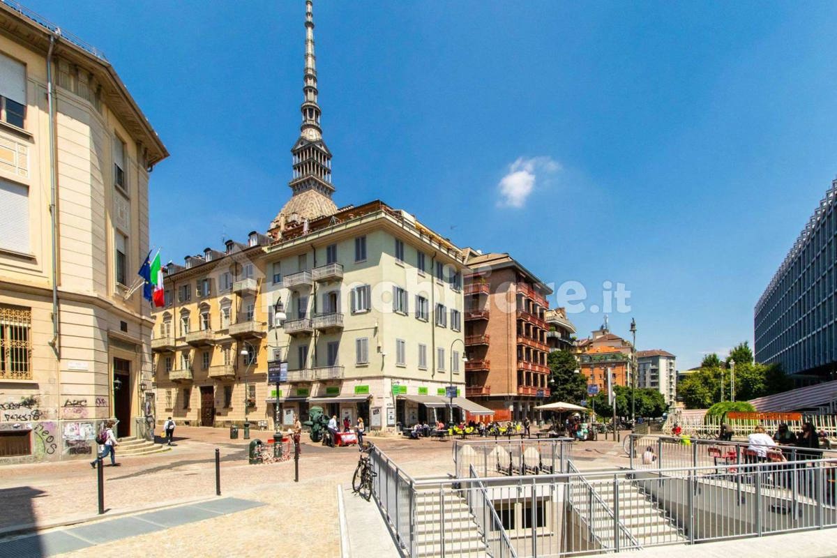 Foto 1 di 35 - Appartamento in vendita a Torino