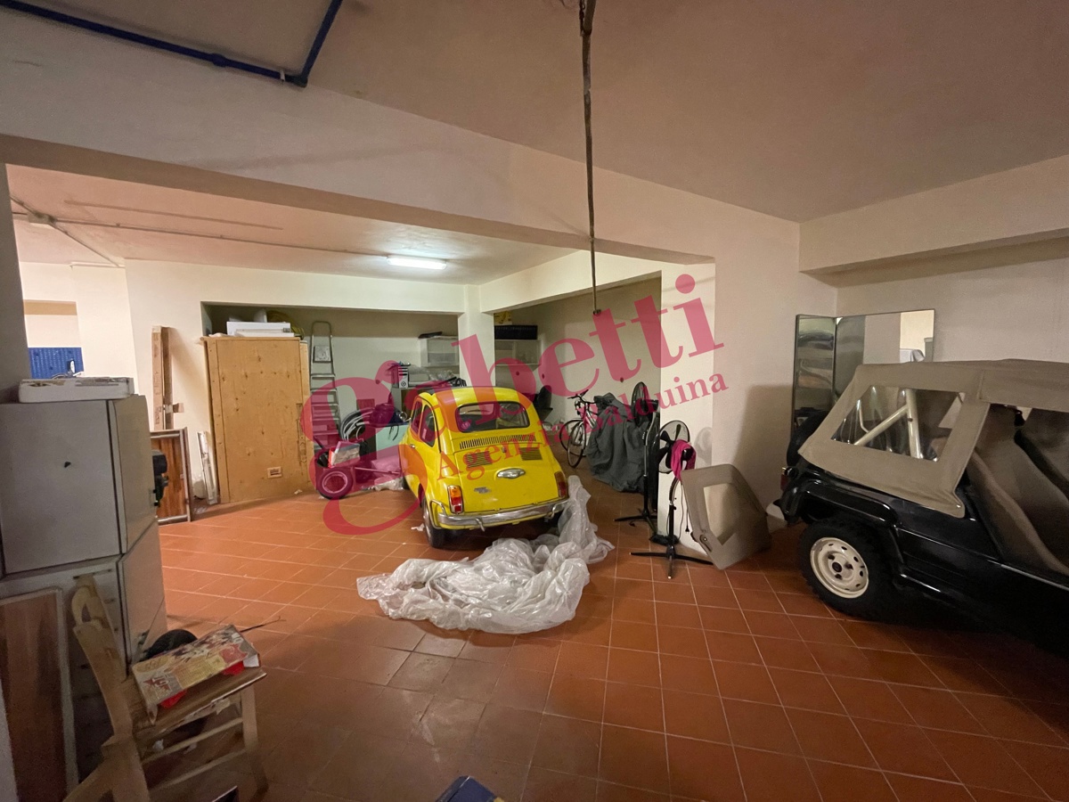 Foto 1 di 9 - Garage in vendita a Roma