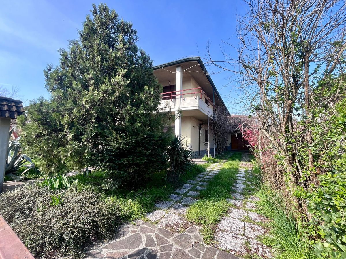 Foto 3 di 46 - Villa in vendita a Castelverde