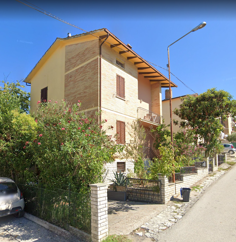 Foto 1 di 21 - Casa indipendente in vendita a Gubbio