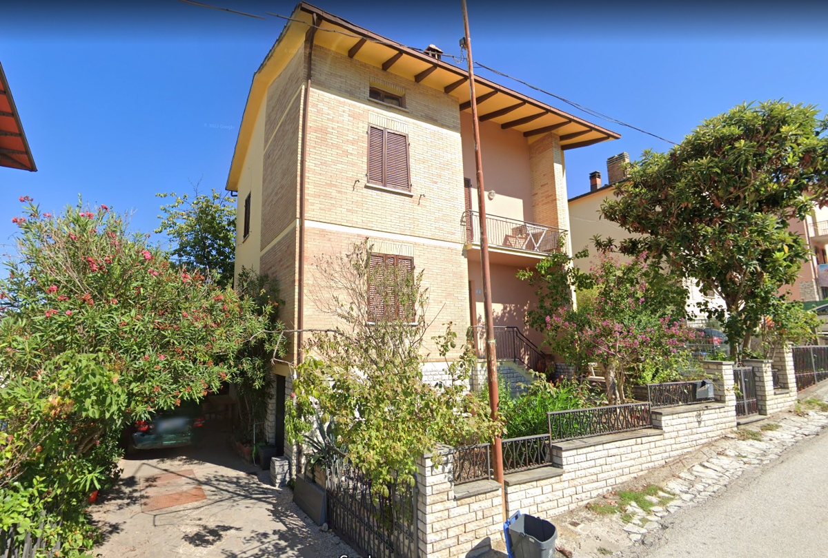 Foto 2 di 21 - Casa indipendente in vendita a Gubbio