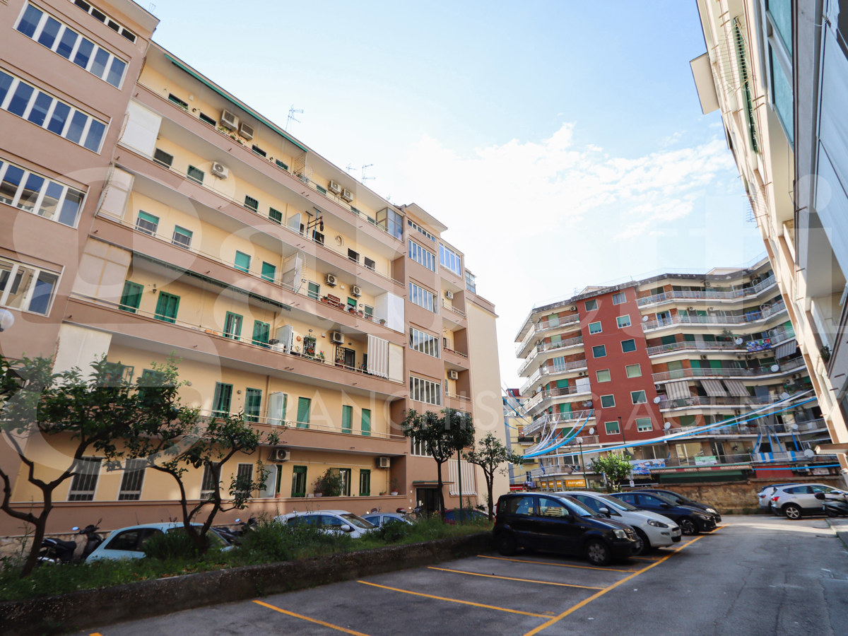 Foto 21 di 22 - Appartamento in vendita a Napoli
