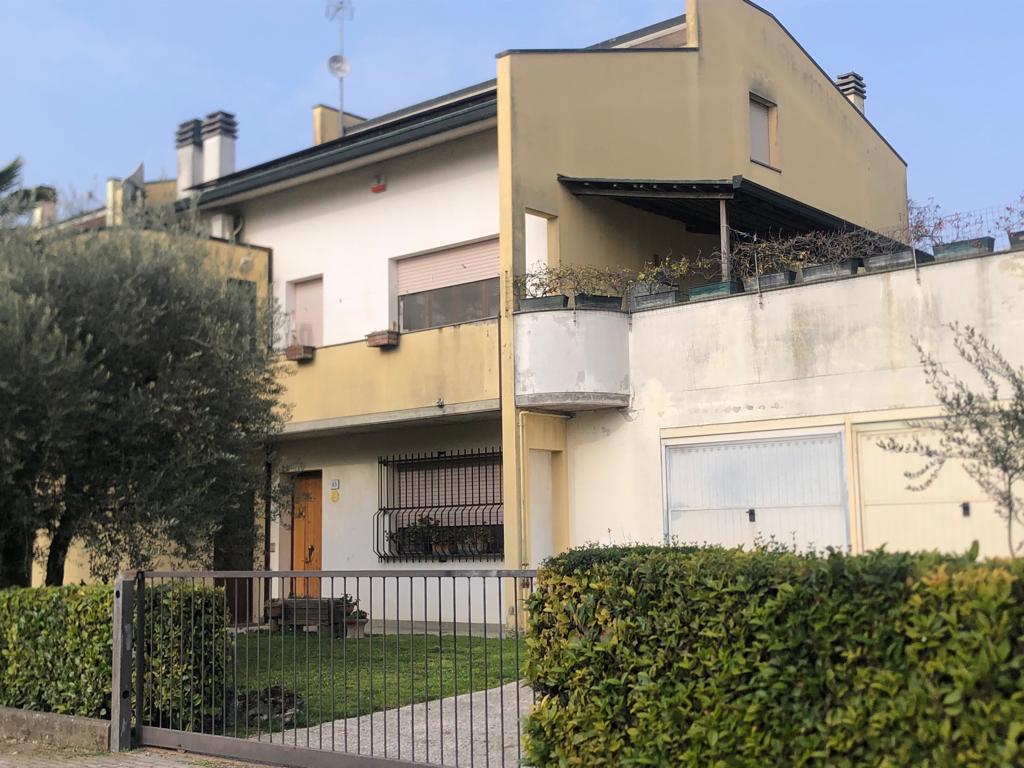 Foto 10 di 12 - Appartamento in vendita a Faenza