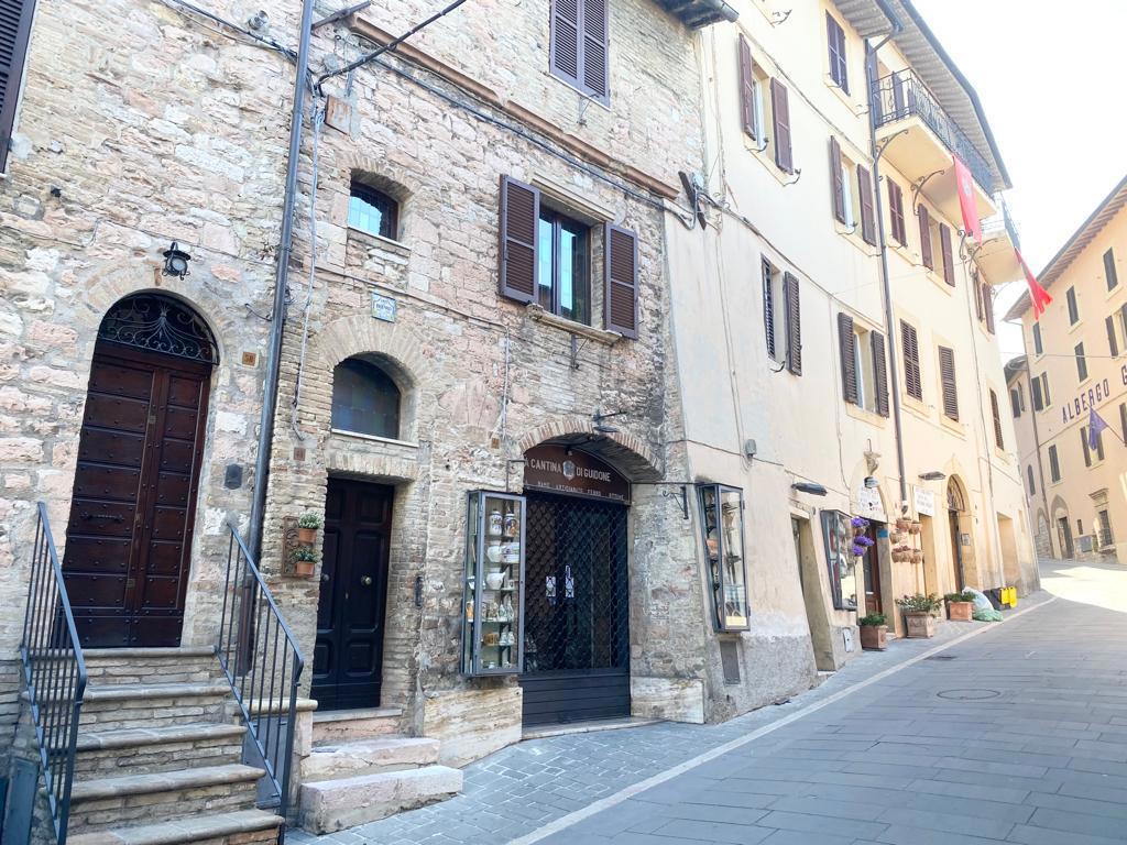 Foto 6 di 16 - Negozio in vendita a Assisi