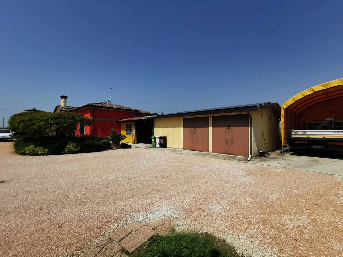 Foto 8 di 19 - Villa in vendita a Bergantino