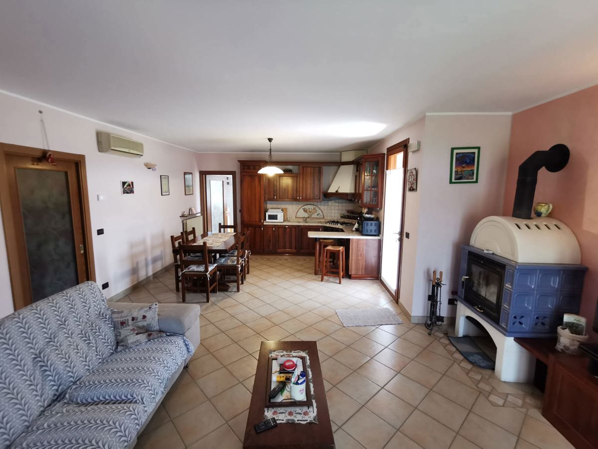 Foto 10 di 19 - Villa in vendita a Bergantino