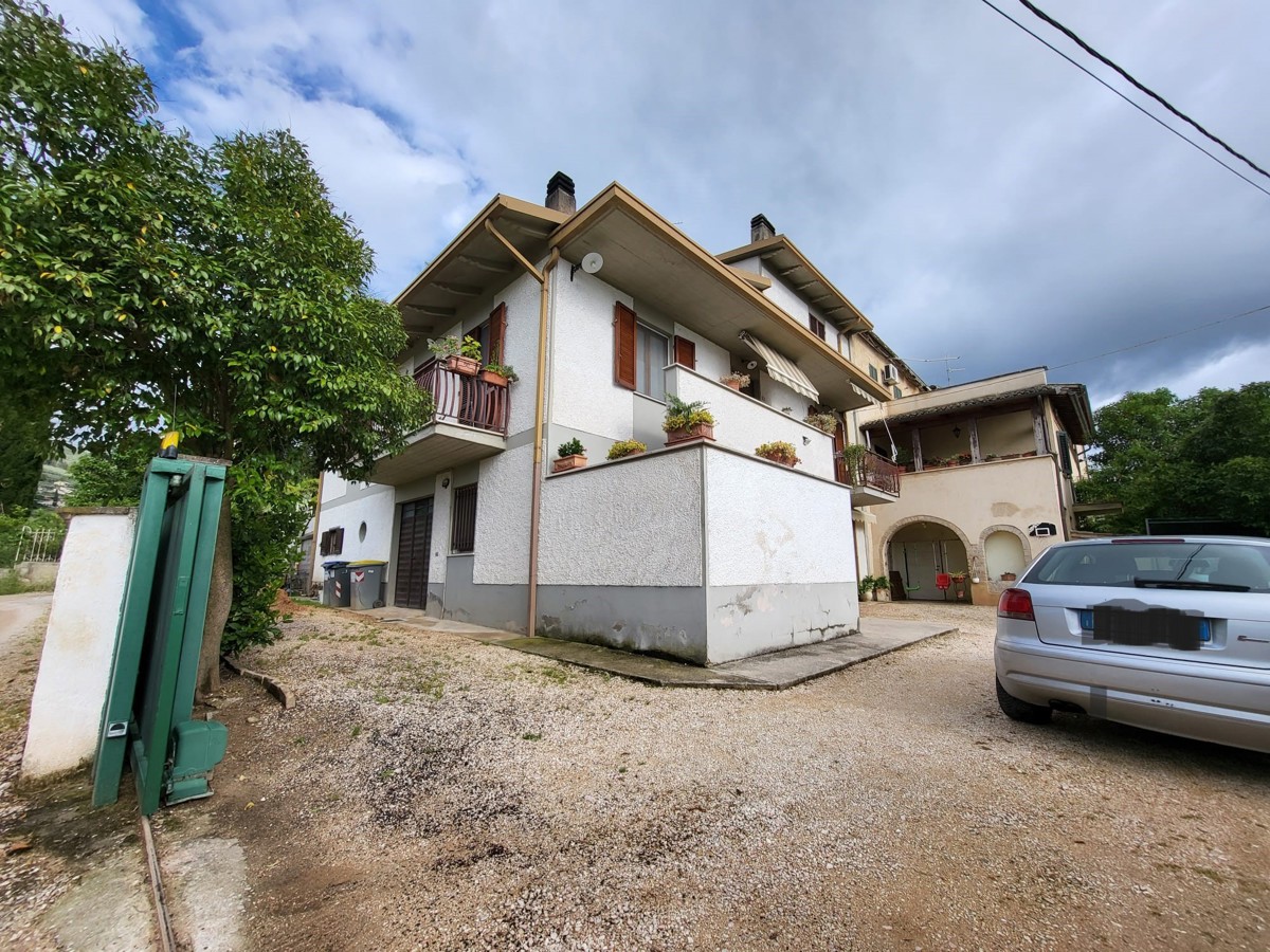 Foto 3 di 21 - Villa a schiera in vendita a Trevi
