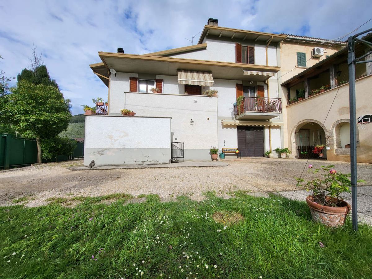 Foto 4 di 21 - Villa a schiera in vendita a Trevi