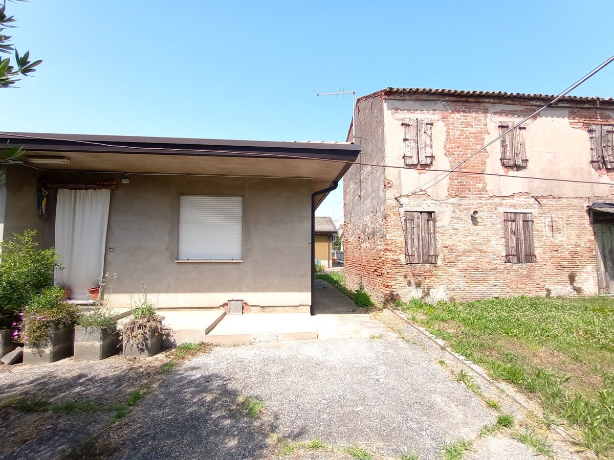 Foto 1 di 25 - Villa in vendita a Cavarzere