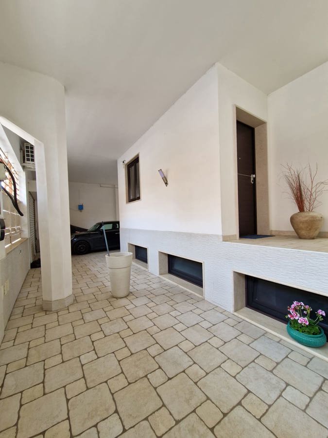 Foto 2 di 44 - Casa indipendente in vendita a Brindisi