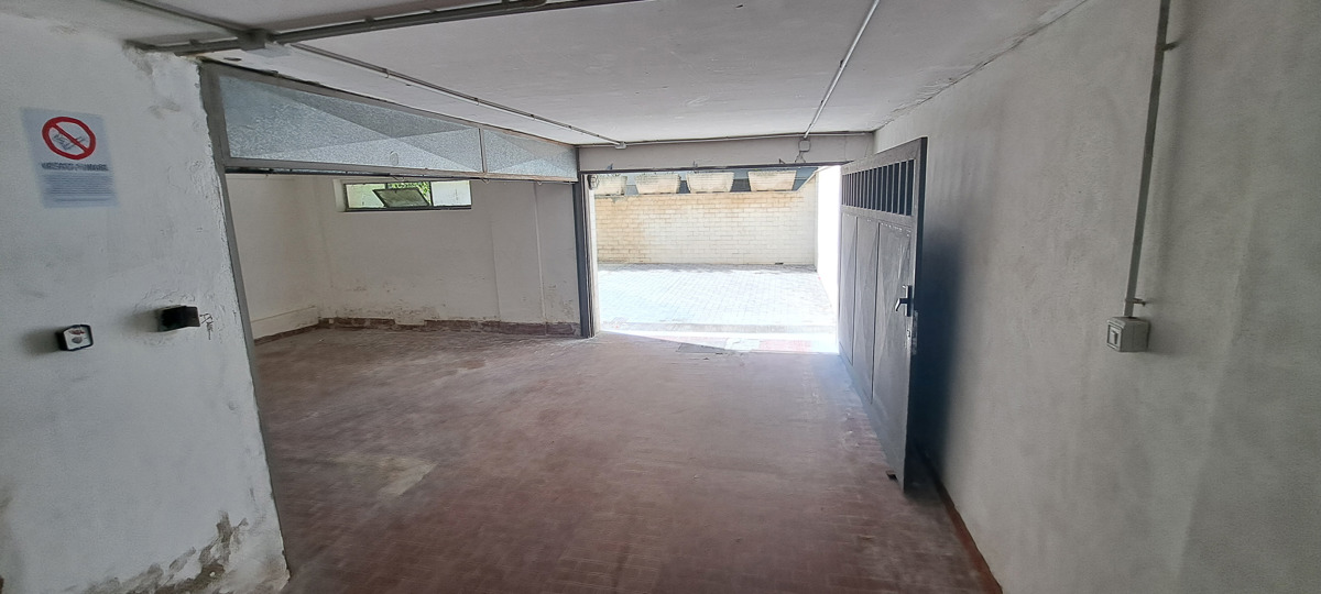 Foto 23 di 27 - Garage in vendita a Portici