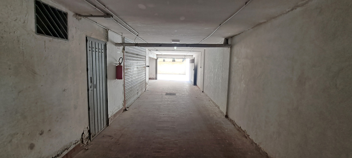 Foto 20 di 27 - Garage in vendita a Portici