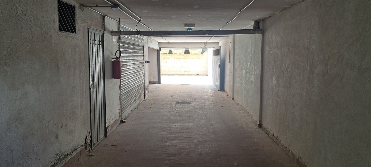 Foto 19 di 27 - Garage in vendita a Portici
