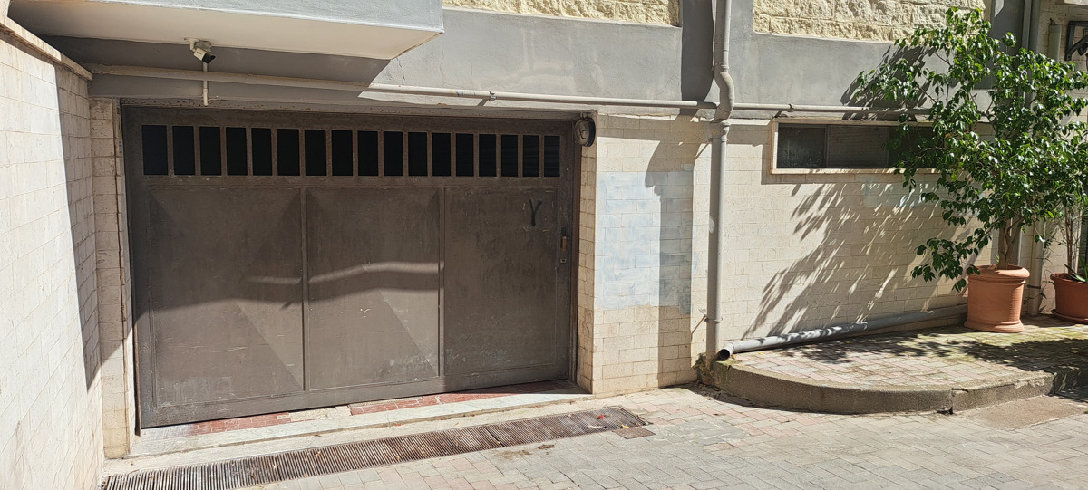 Foto 3 di 27 - Garage in vendita a Portici
