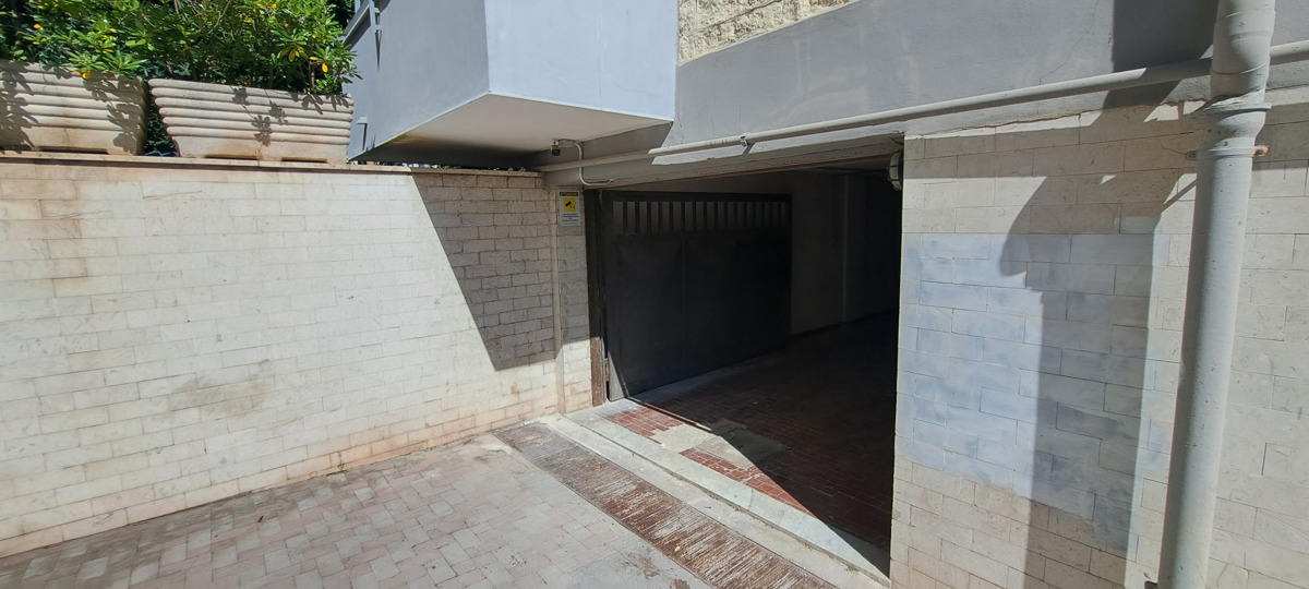 Foto 15 di 27 - Garage in vendita a Portici