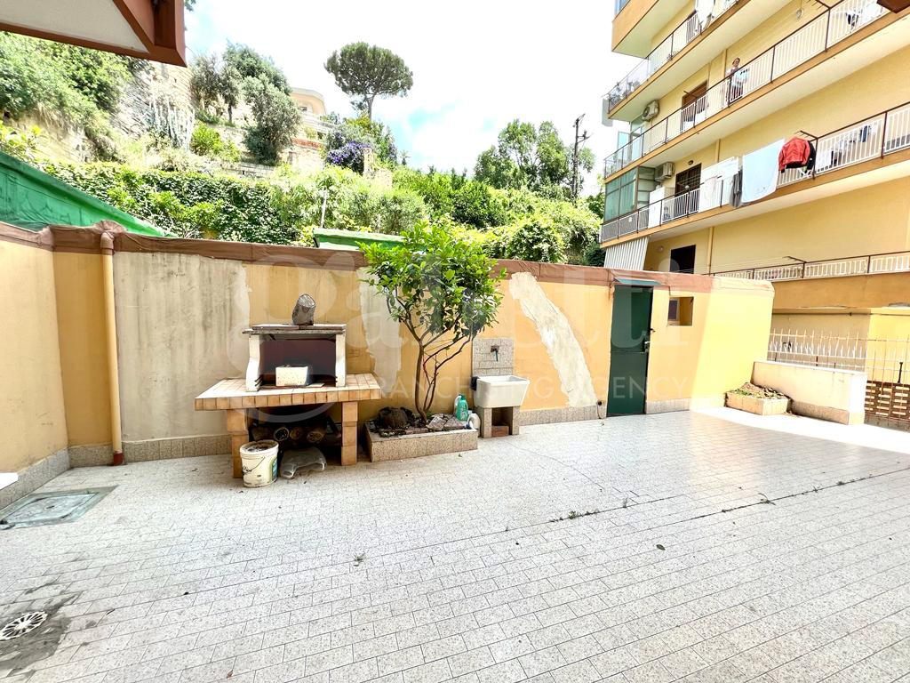Foto 1 di 15 - Appartamento in vendita a Pozzuoli