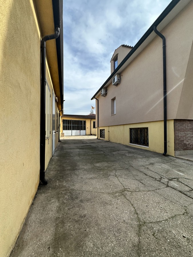 Foto 25 di 25 - Casa indipendente in vendita a Bovolone