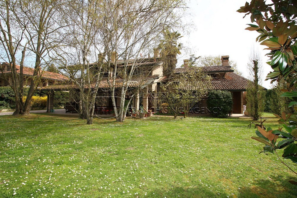 Foto 2 di 27 - Villa in vendita a Tresignana