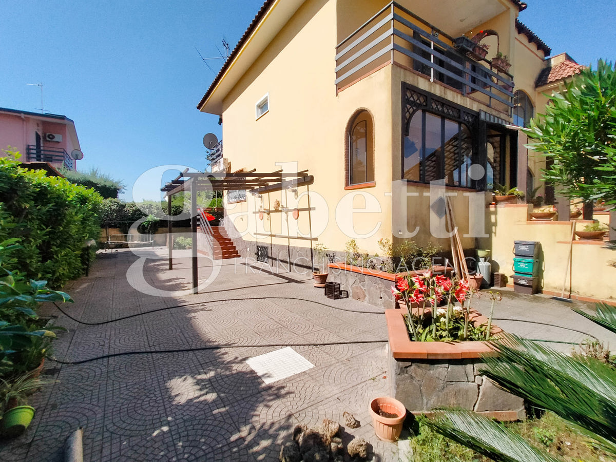 Foto 3 di 21 - Villa a schiera in vendita a Giugliano in Campania