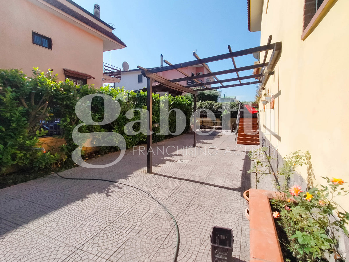 Foto 17 di 21 - Villa a schiera in vendita a Giugliano in Campania