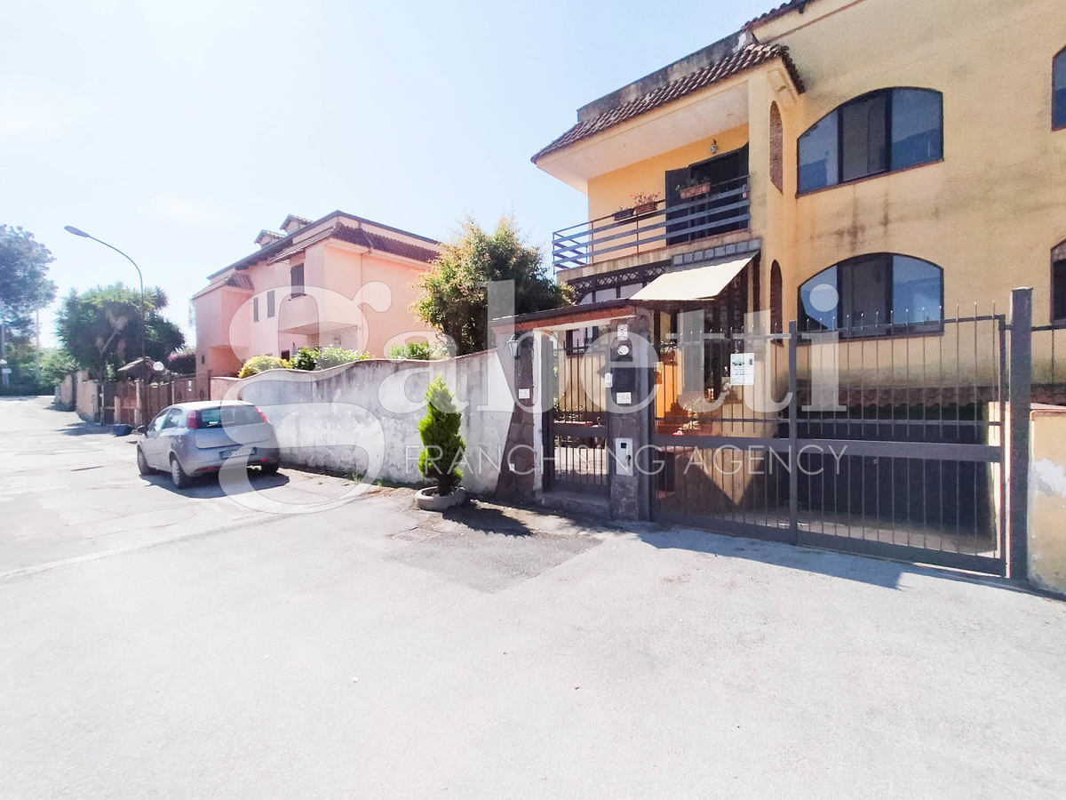 Foto 18 di 21 - Villa a schiera in vendita a Giugliano in Campania