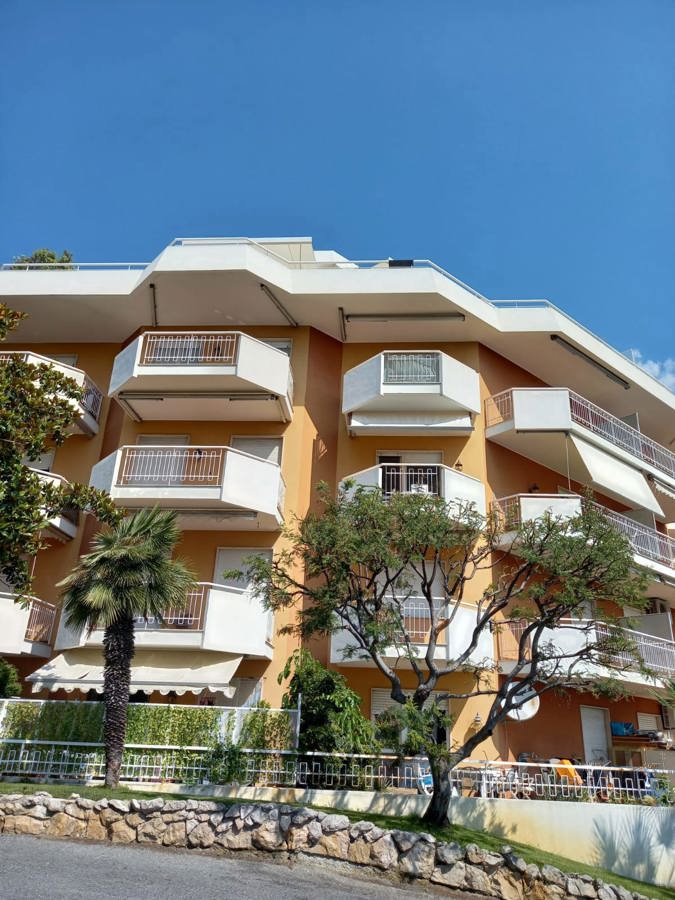 Foto 1 di 27 - Appartamento in affitto a Sanremo
