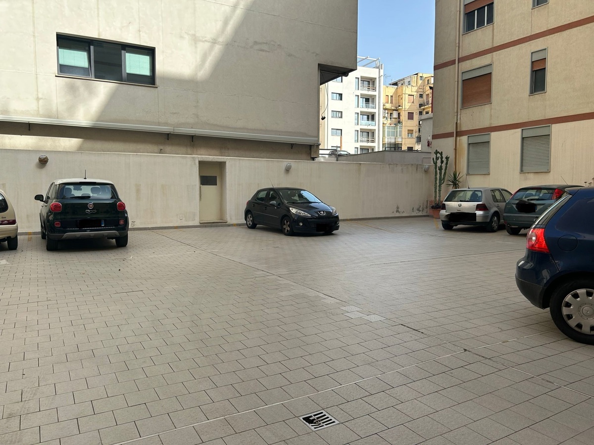 Foto 4 di 8 - Garage in affitto a Messina