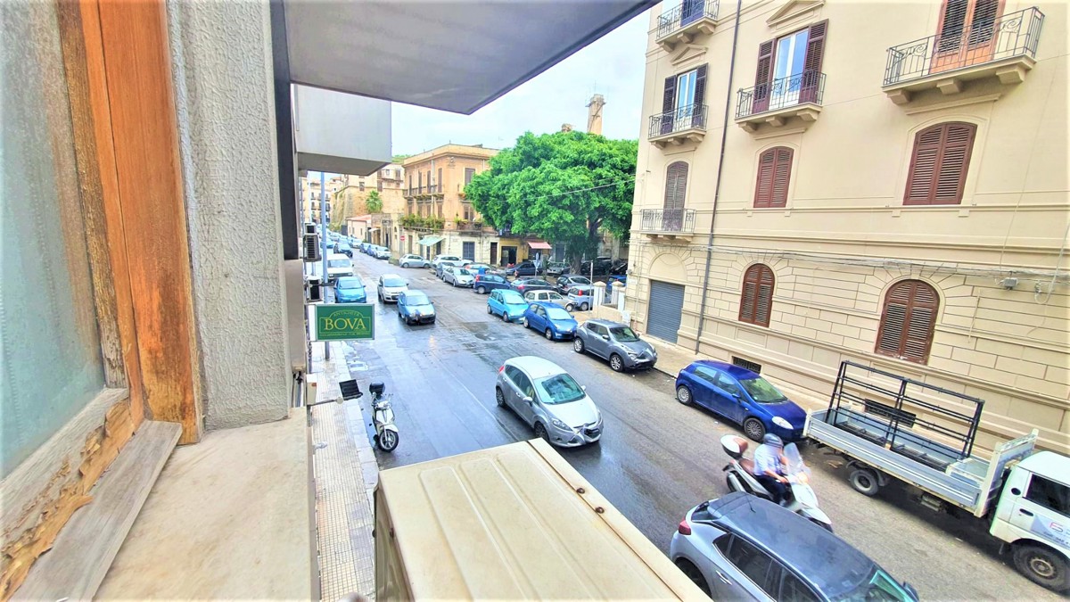 Foto 1 di 16 - Ufficio in vendita a Palermo
