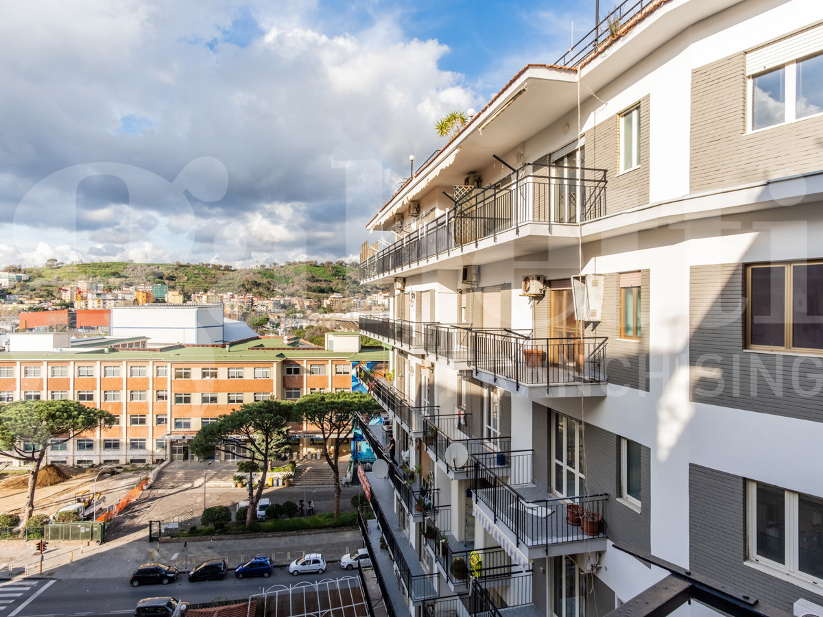Foto 19 di 25 - Appartamento in vendita a Napoli