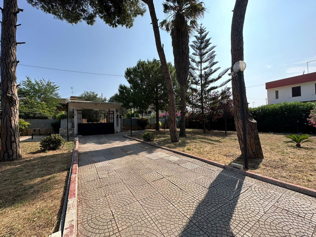 Foto 2 di 44 - Villa in vendita a Taranto