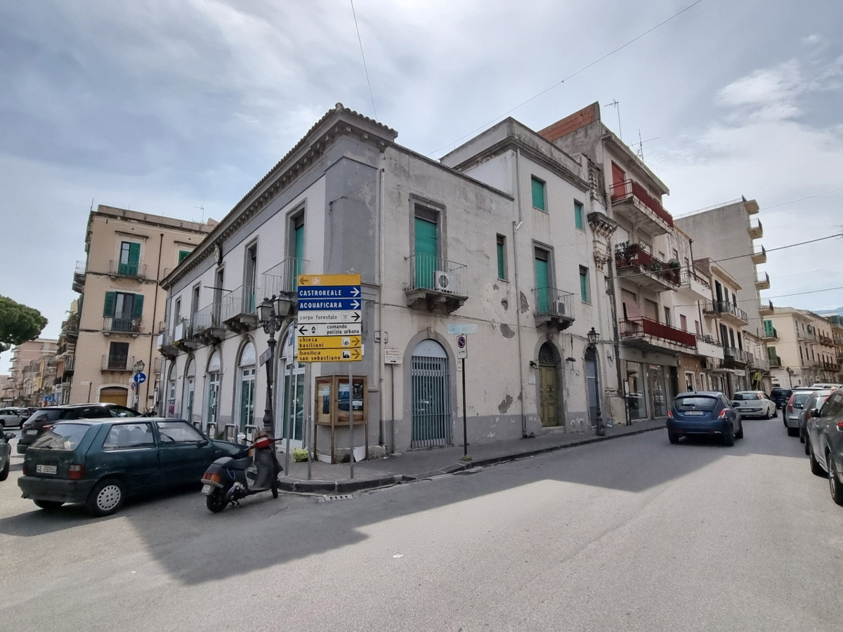 Foto 4 di 51 - Palazzo o stabile in vendita a Barcellona Pozzo di Gotto