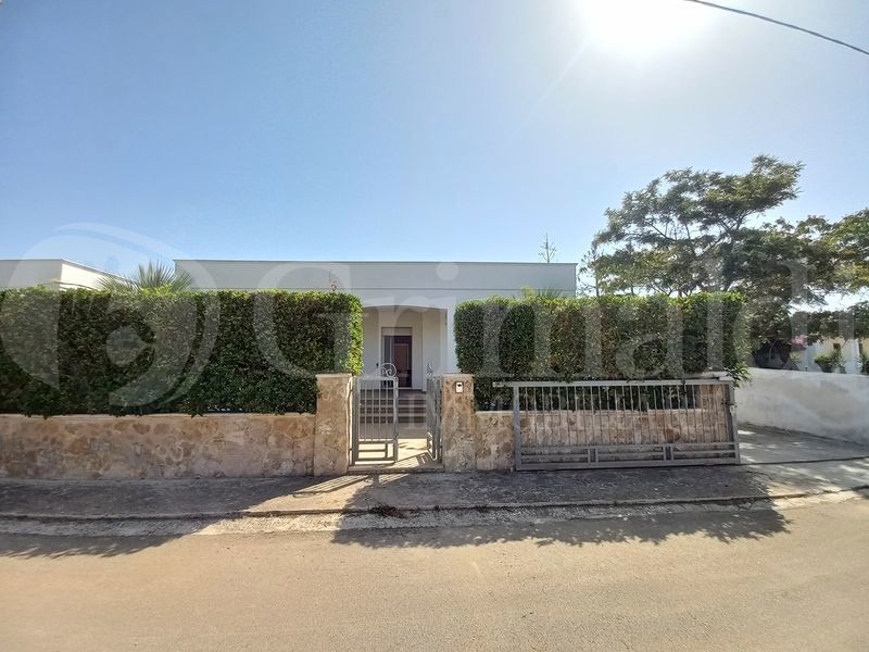 Foto 1 di 25 - Villa in vendita a Taviano