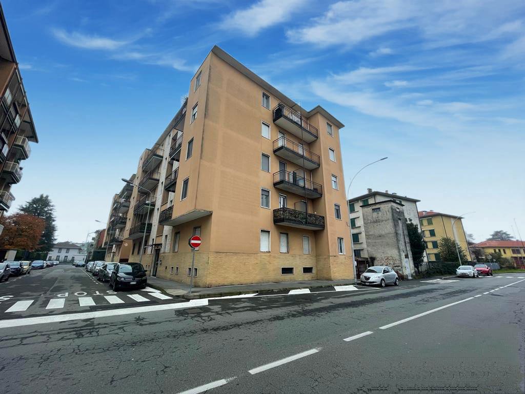 Vendita Trilocale Appartamento Magenta Via bellini, 11 462405