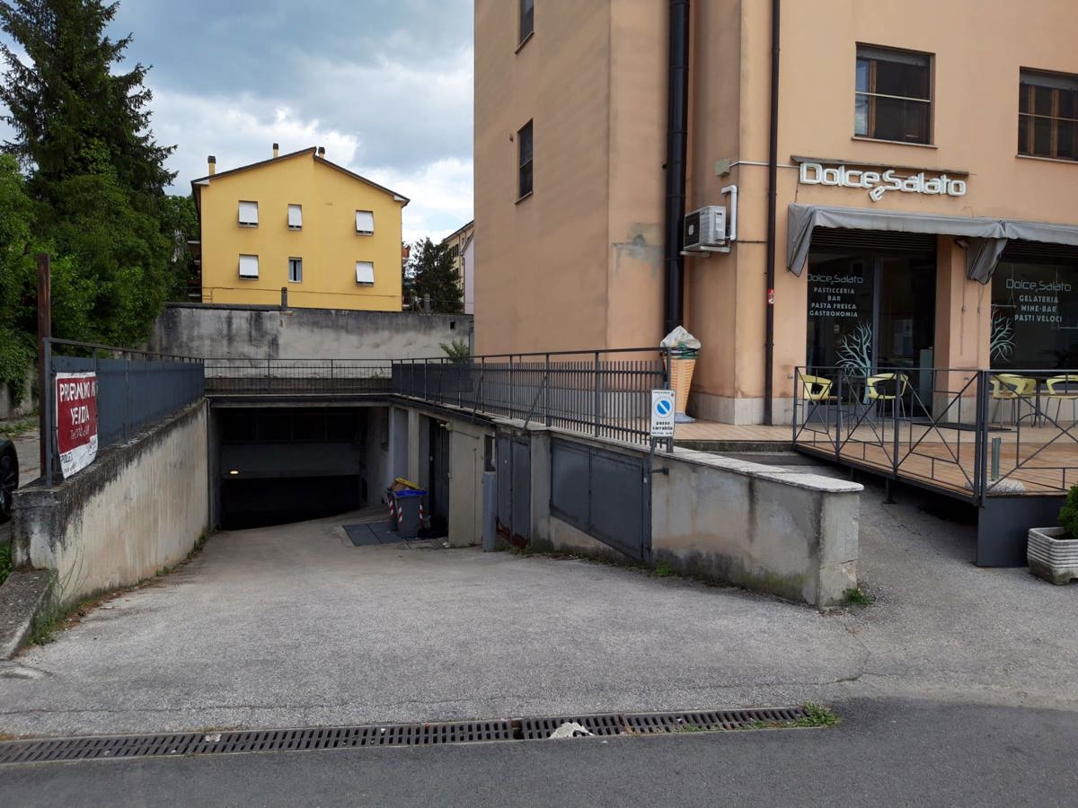 Foto 2 di 2 - Garage in vendita a Spoleto