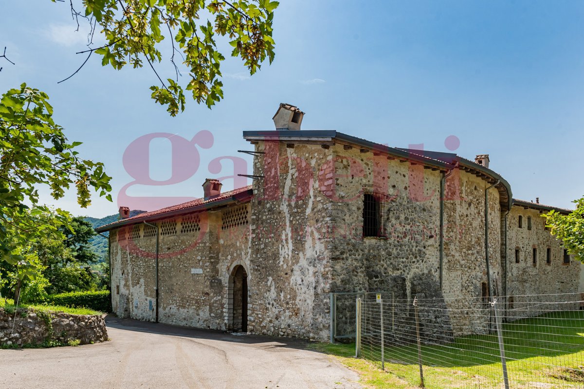 Foto 30 di 49 - Palazzo o stabile in vendita a Borgo di Terzo