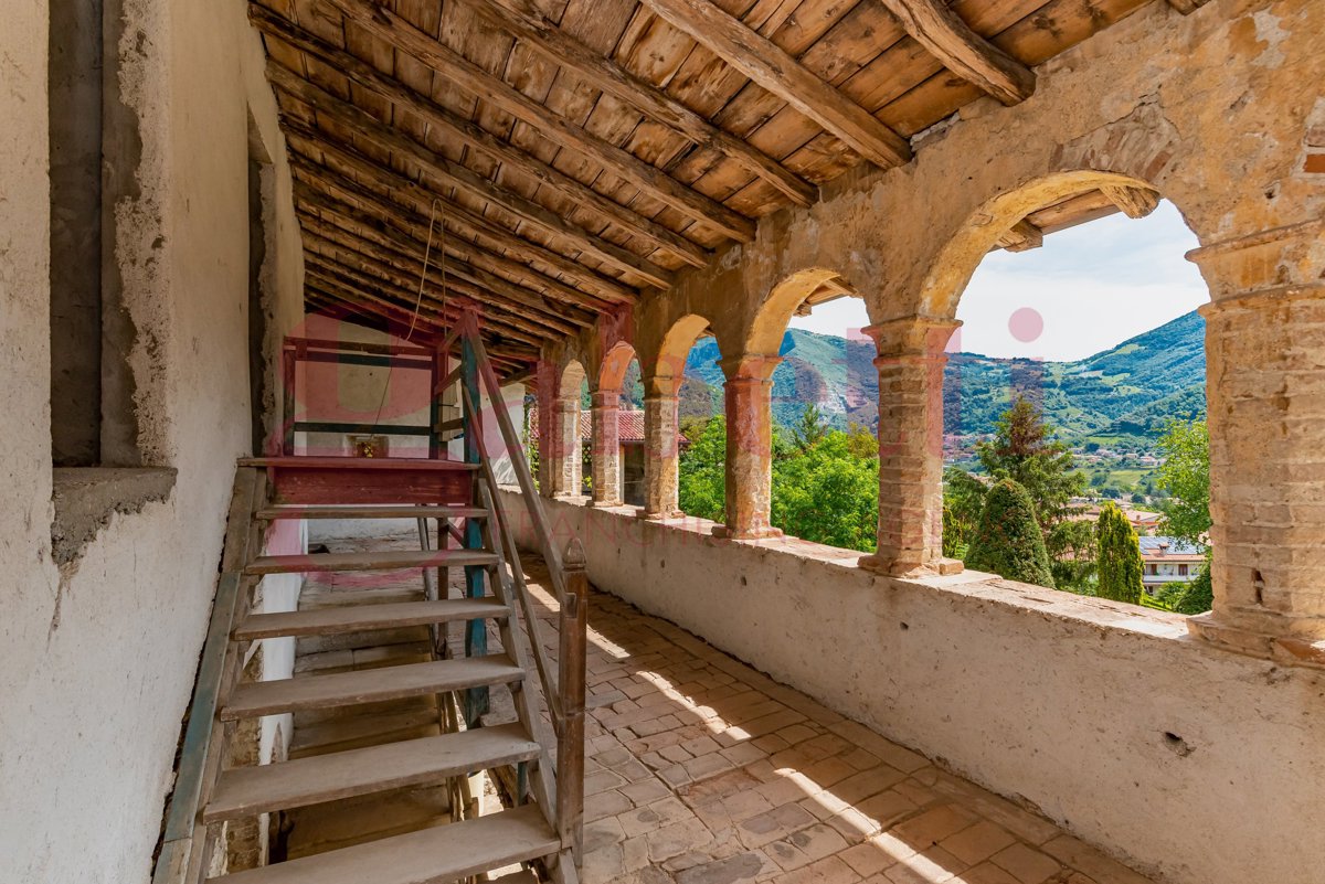 Foto 12 di 49 - Palazzo o stabile in vendita a Borgo di Terzo