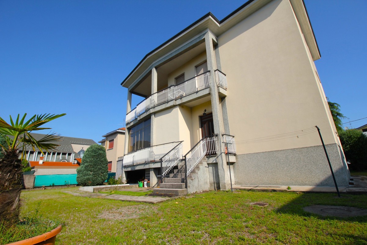 Foto 5 di 22 - Villa in vendita a Gorla Minore