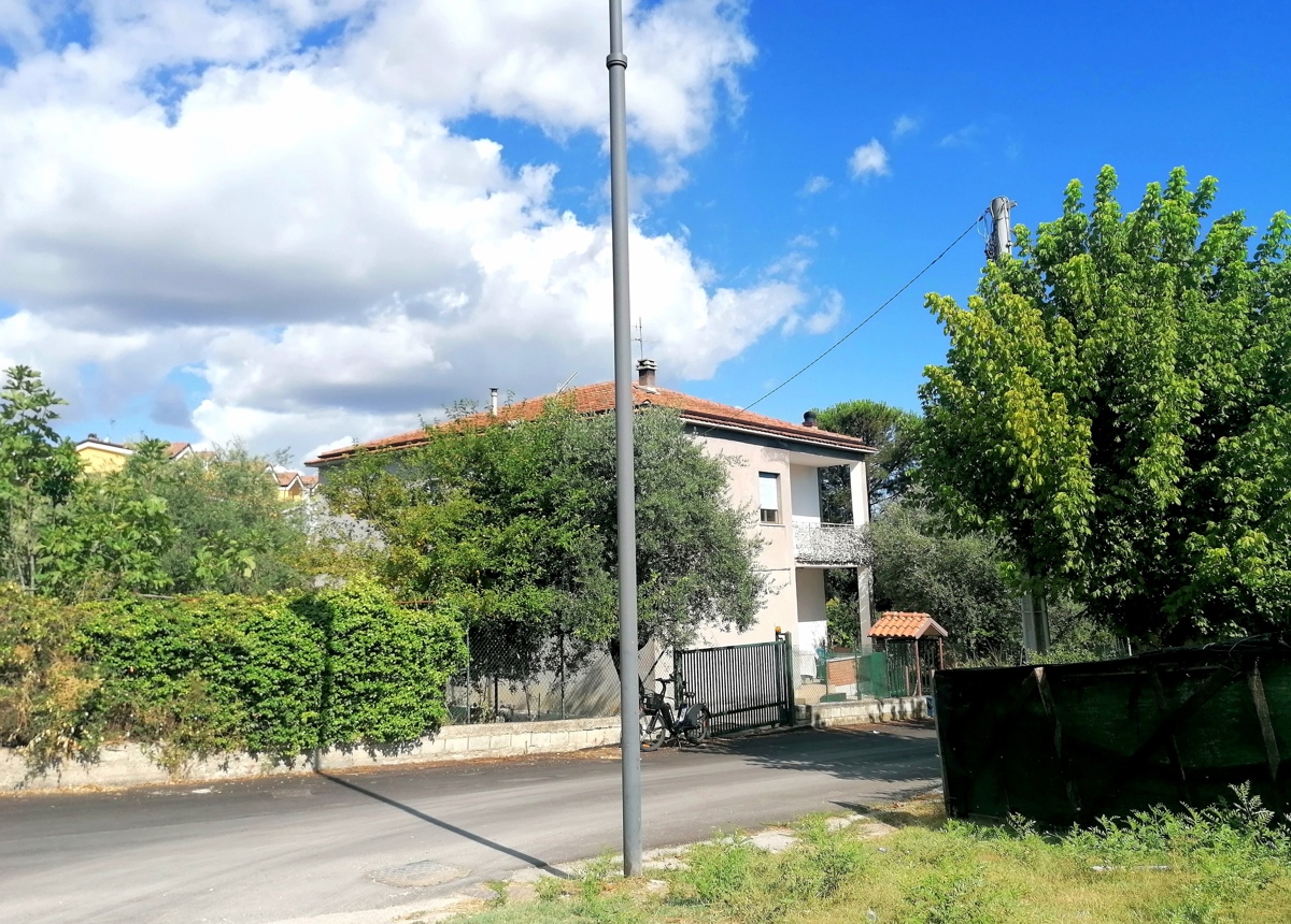 Foto 1 di 19 - Casa indipendente in vendita a Pescara