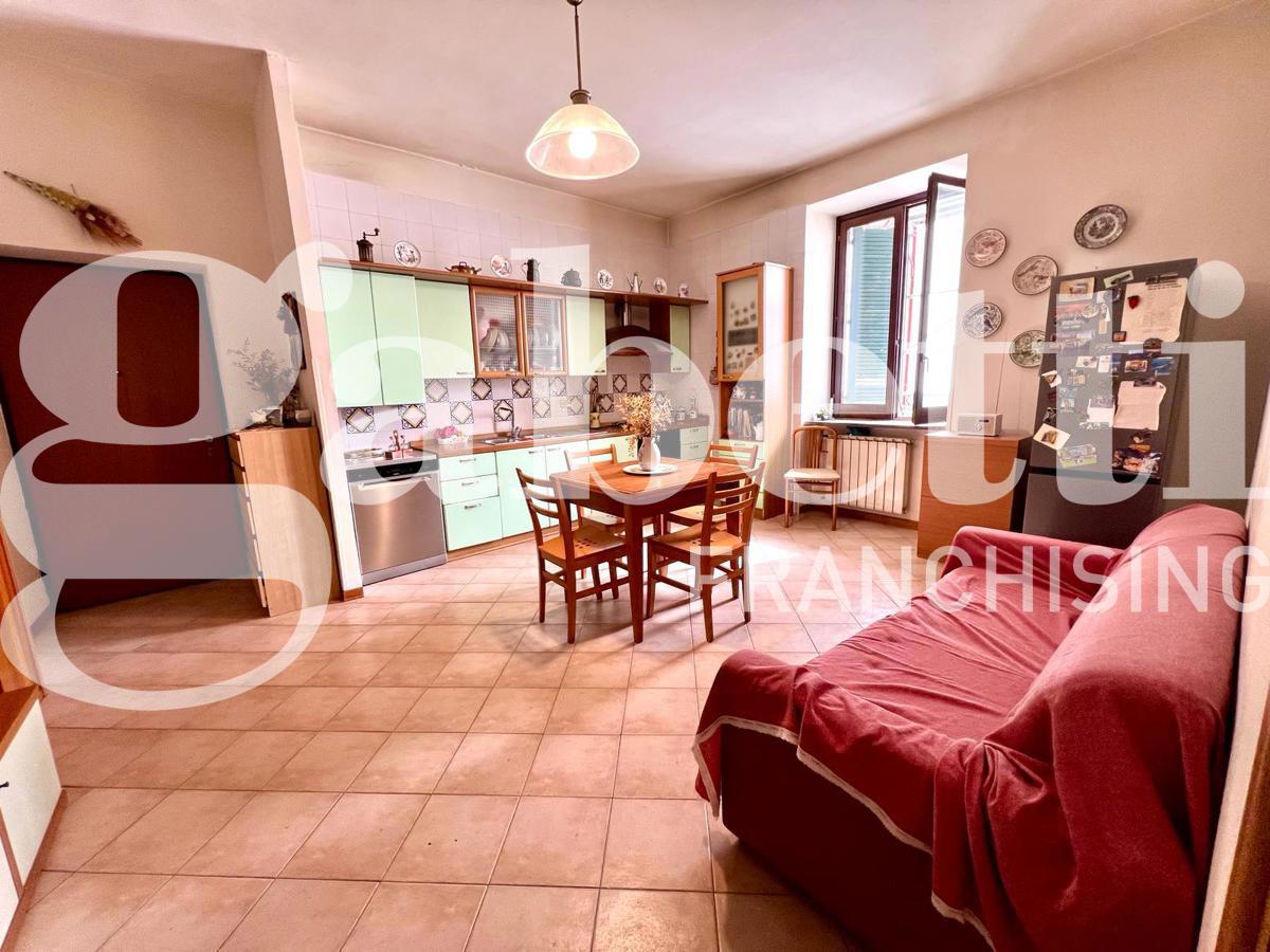 Foto 1 di 12 - Appartamento in vendita a Pozzuoli