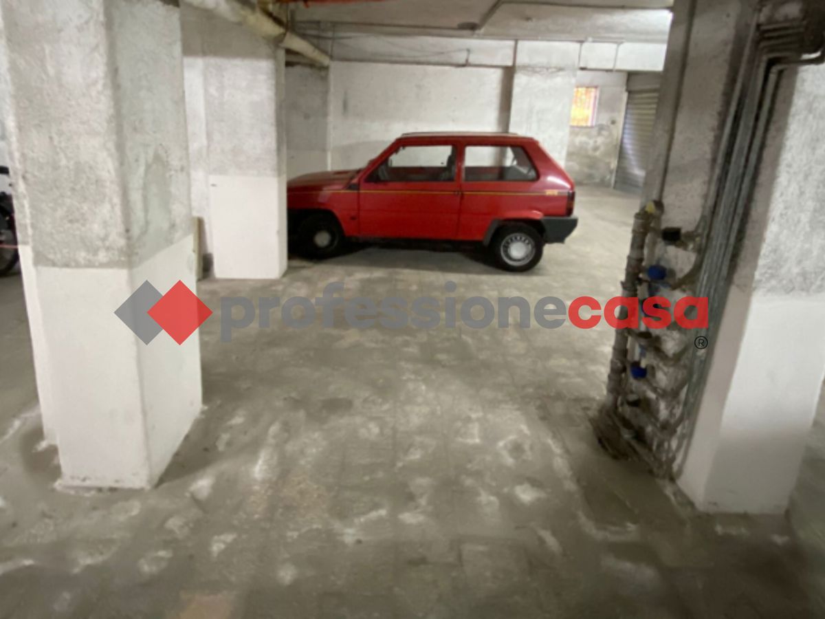 Foto 2 di 21 - Garage in vendita a Catania