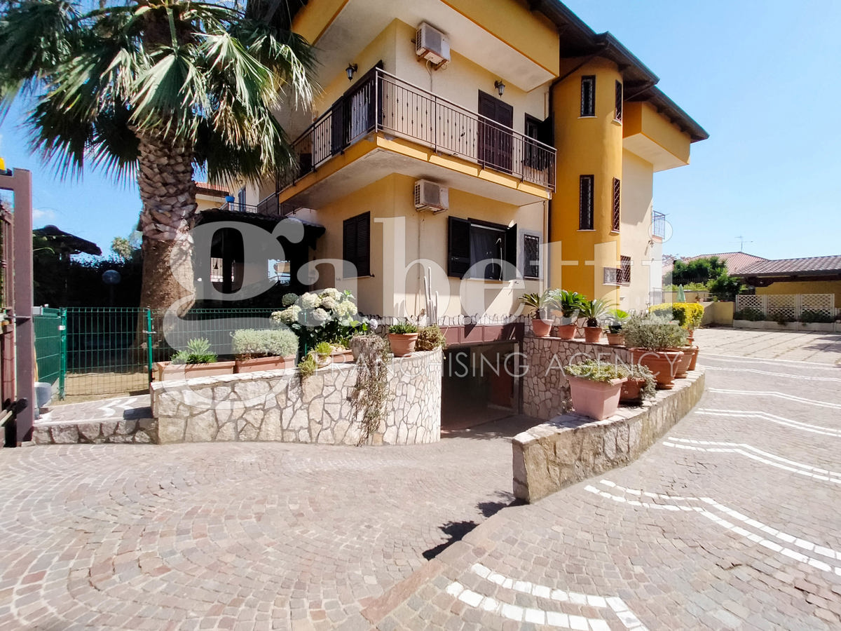 Foto 1 di 22 - Villa a schiera in vendita a Giugliano in Campania