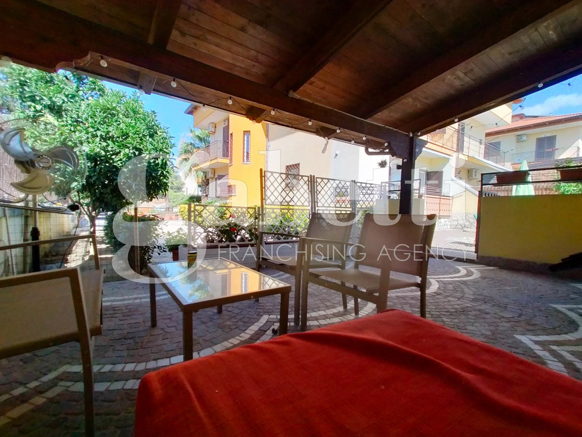Foto 2 di 22 - Villa a schiera in vendita a Giugliano in Campania