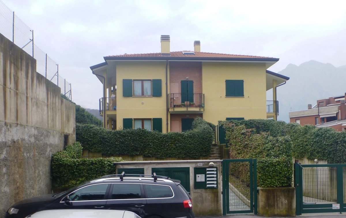 Foto 2 di 2 - Garage in vendita a Malgrate