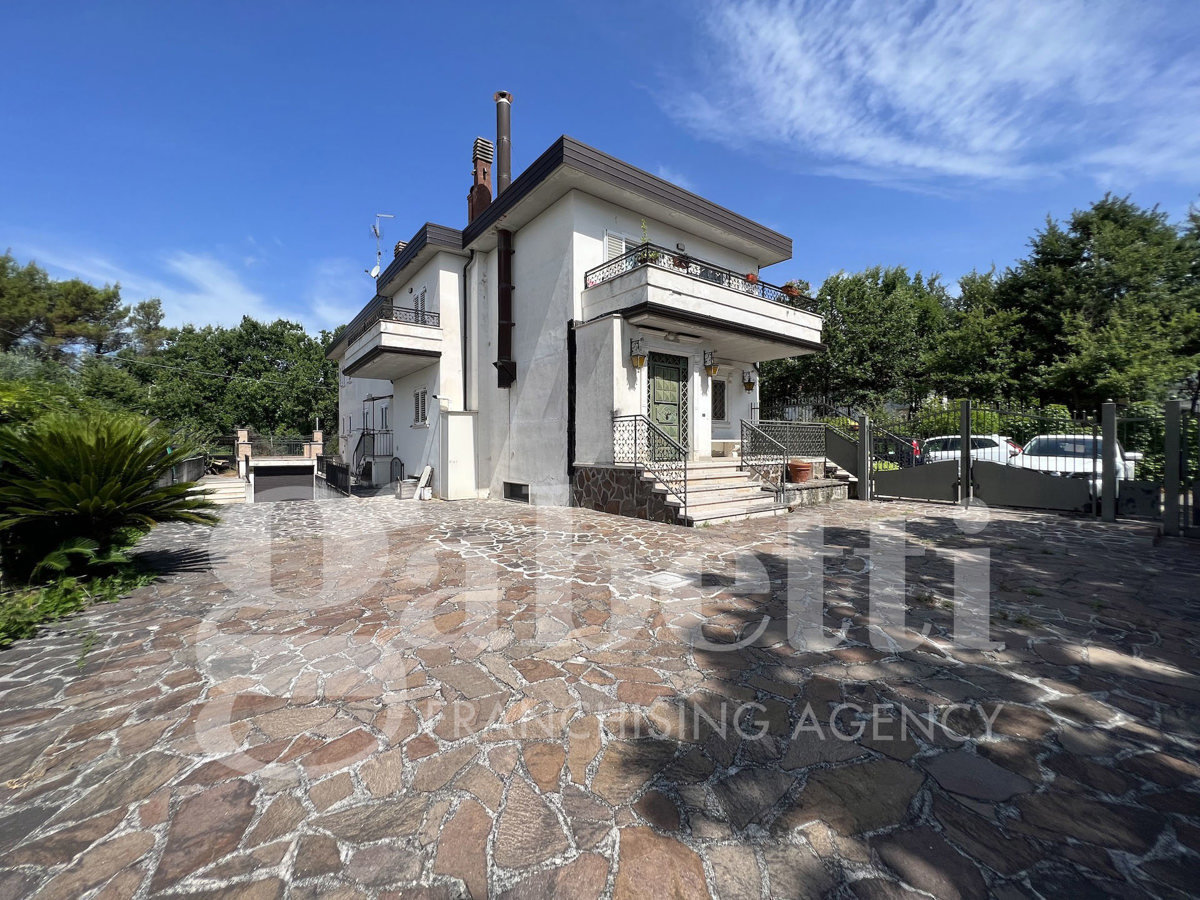 Foto 46 di 50 - Villa in vendita a Isernia