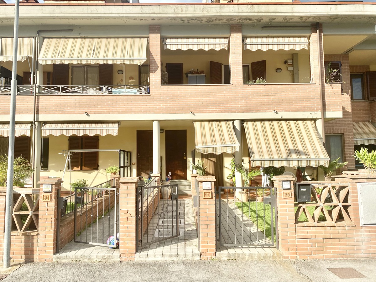 Foto 1 di 35 - Appartamento in vendita a Montevarchi